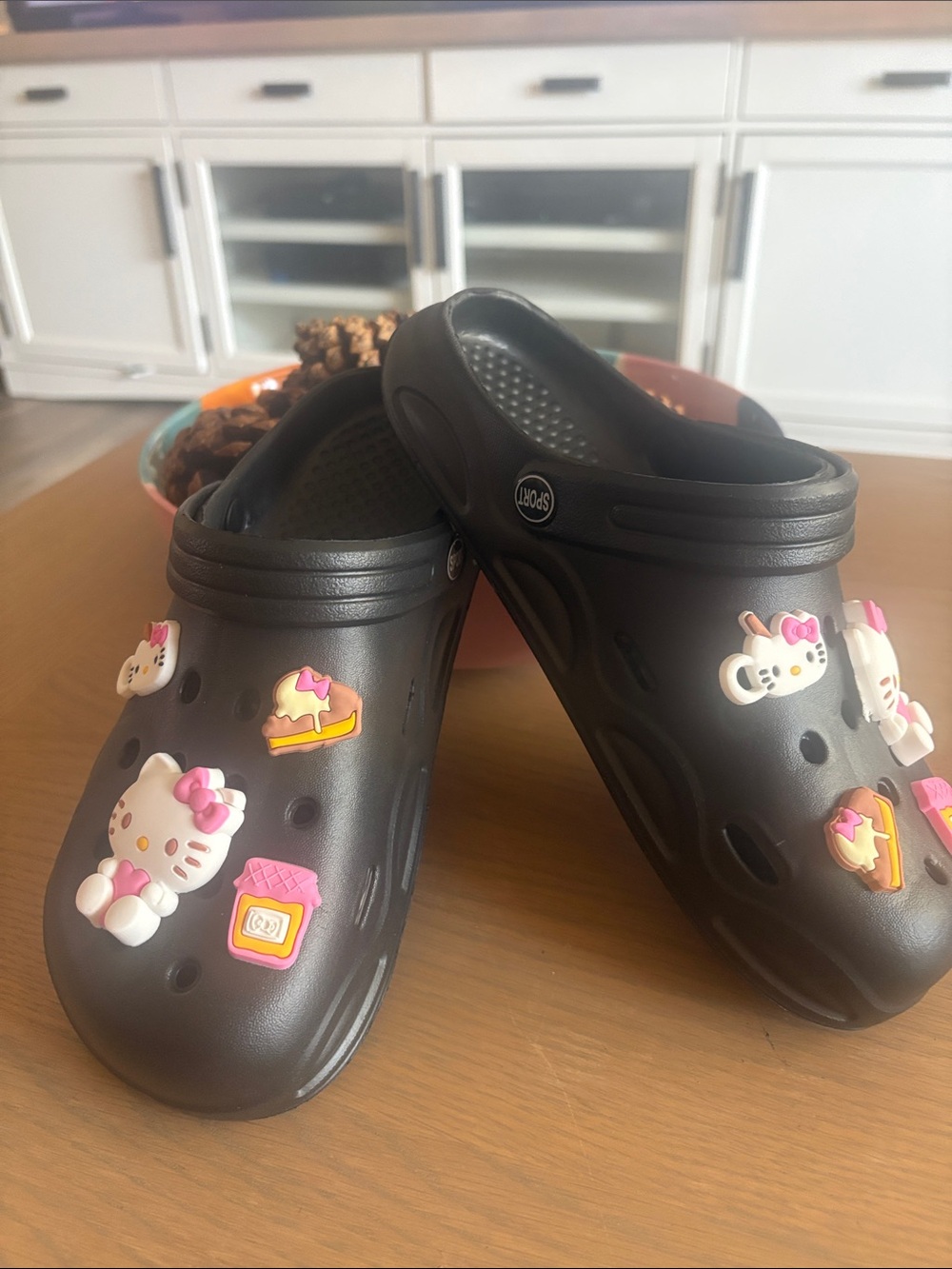 HELLO KITTY BLACK SPORT FAUX CROCS NWT — SIZE 7 1/2